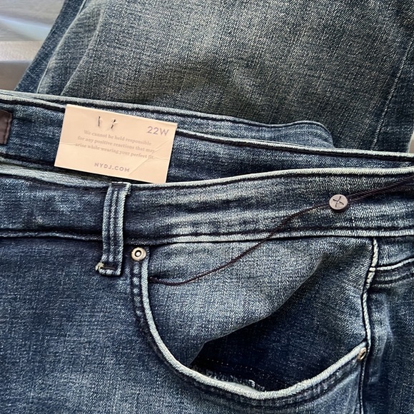 NYDJ Margot Girlfriend Jeans In Plus Size
With Roll Cuffs. - Picture 11 of 11